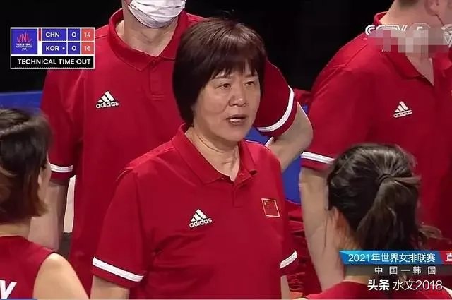 中国女排昨晚赢了韩国队,郎平脸上为何却没什么笑容?