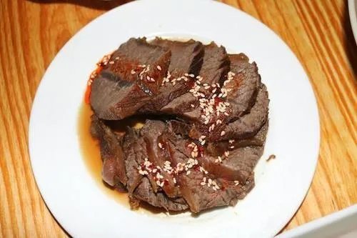 牛肉价格很贵,为什么超市的酱牛肉却很便宜?