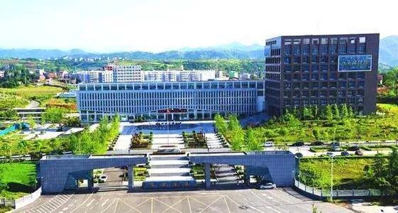安康职业技术学院和安康学院是一个学校吗