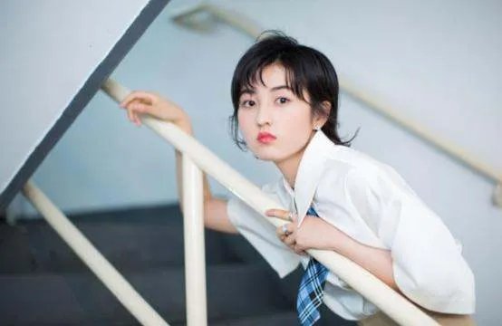 与关晓彤一起出道的四大童星，前三位大红大紫，唯独她被遗忘，她是谁？
