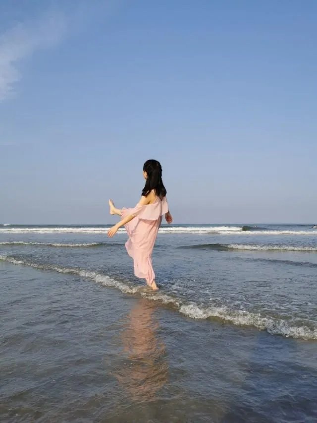 想去惠州看海，哪里海边比较好，附近的酒店性价比怎么样？