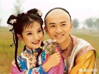 《还珠格格》的尔泰喜欢小燕子吗?