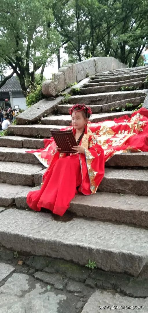 人像摄影中,你认为旗袍与汉服哪个更能拍出中国女人的韵味?你喜欢拍哪一种服装?