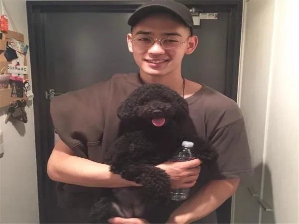 肖战签名像“有钱”,哪些明星的签名让你觉得很搞笑?