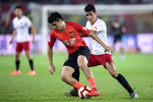 恒大2-0击败上海上港积分反超国安,上海上港此场怎么会错失这个机会?大家怎么看?