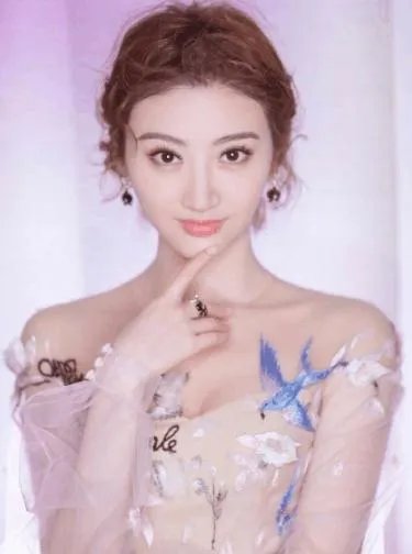 景甜大胆晒秋裤获赞7万，为了暖和不要时尚了吗？