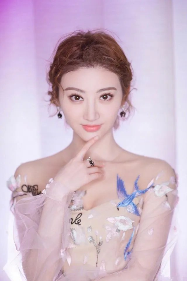 景甜大胆晒秋裤获赞7万,为了暖和不要时尚了吗?