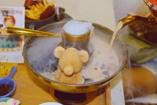 重庆商家推出了火锅奶茶,这一新品会吸引更多的顾客前往吗?