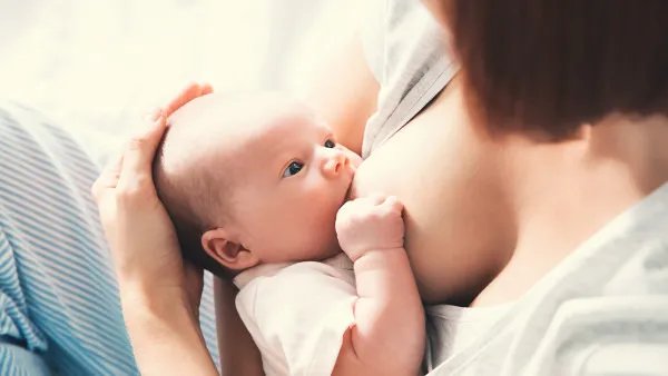 婴儿经常吐奶怎么办
