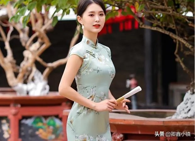 人像摄影中,你认为旗袍与汉服哪个更能拍出中国女人的韵味?你喜欢拍哪一种服装?
