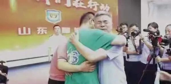 郭刚堂寻子24年,儿子却坚持要继续和养父母生活。老郭,值吗?