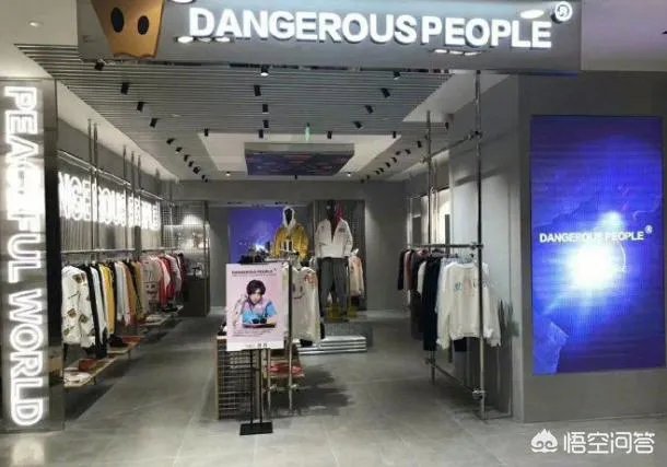 歌手薛之谦服装店开业,一小时店铺被粉丝买空,明星赚钱为什么这么容易?