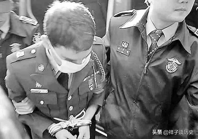 特朗普最后的退让，韩国保护费降到13亿美元，文在寅坚决说不刚到底，对此你怎么看？