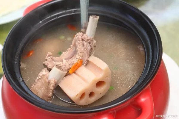 中老年人建议多吃哪几样菜,能营养健脾胃,舒服入冬呢?