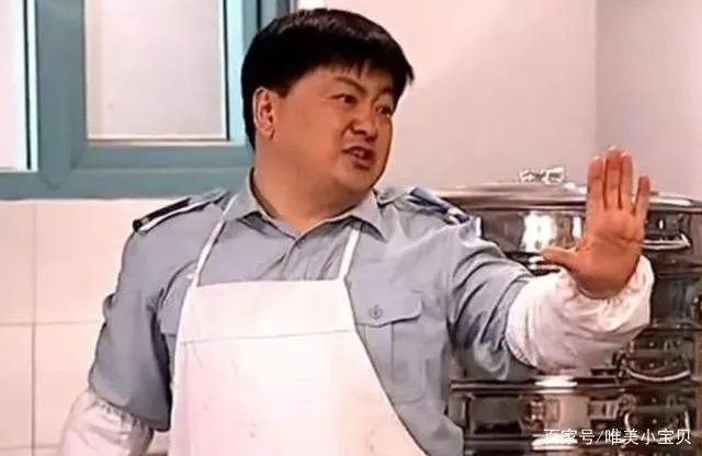炊事班“洪班长”,现已55岁与妻子恩爱20多年,洪剑涛现况如何?