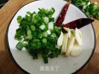 酸汤肥羊煲