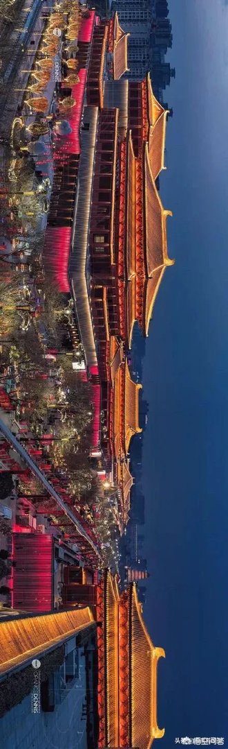 故宫首次晚间开放,你觉得是故宫的灯光秀漂亮,还是西安大唐不夜城漂亮?
