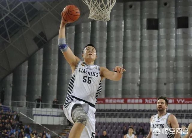 韩德君每场比赛都给观众鞠躬,夺冠后帮母亲下田种菜,你怎么看?
