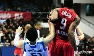 麦迪在CBA打球时,为什么吉喆会对着他摇手指羞辱?