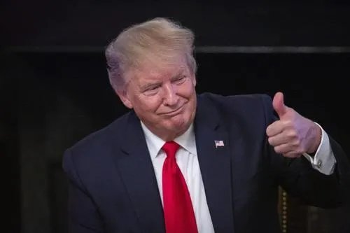 特朗普慌了!下令白宫人员戴口罩,自己却仍然不戴,如何评价?