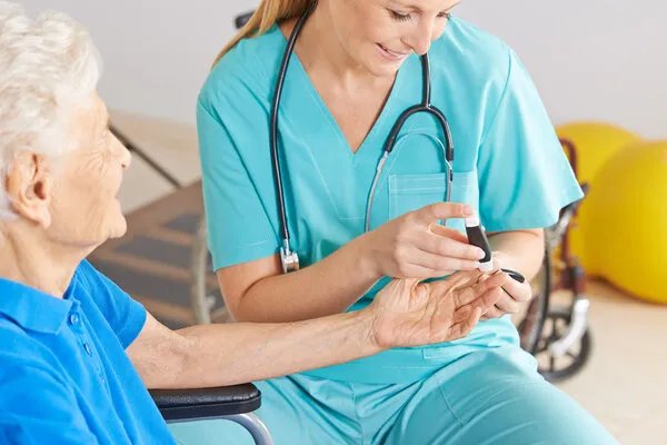 60岁以上血糖多少正常?老人糖尿病应该如何护理