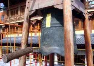 上海静安寺大钟坠落 一女子被砸伤送医是怎么回事?