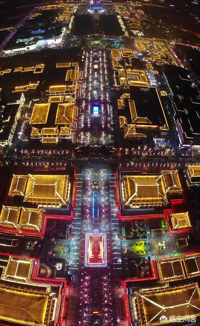 故宫首次晚间开放,你觉得是故宫的灯光秀漂亮,还是西安大唐不夜城漂亮?