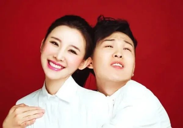 请问《完美关系》中董小鹏的扮演者是谁?