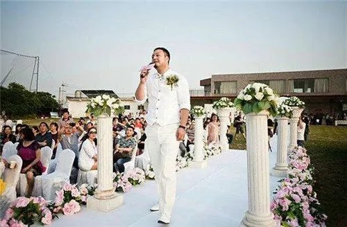 结婚唱什么歌给老婆 结婚唱歌送老婆的音乐推荐