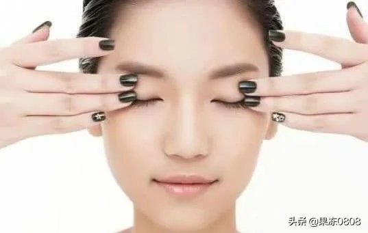 请问眼贴以及眼霜使用后细纹增多有可能是什么原因导致的?