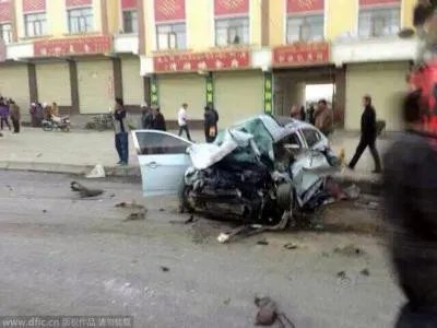 广东揭阳国道一轿车失控后起火5人死亡2人受伤事件经过如何？