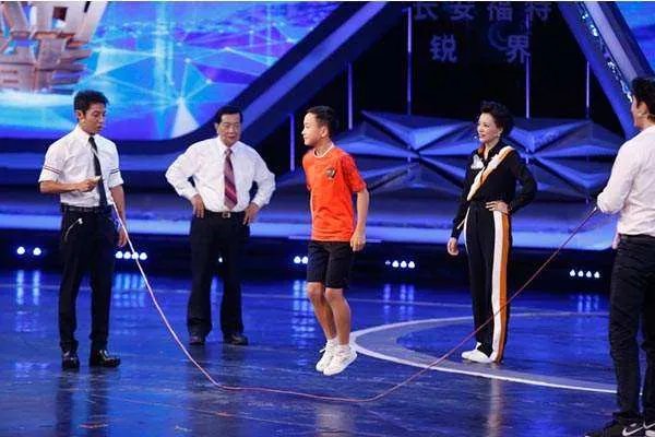 初中生1秒跳绳9.5次,什么姿势可以让跳绳的速度更快?