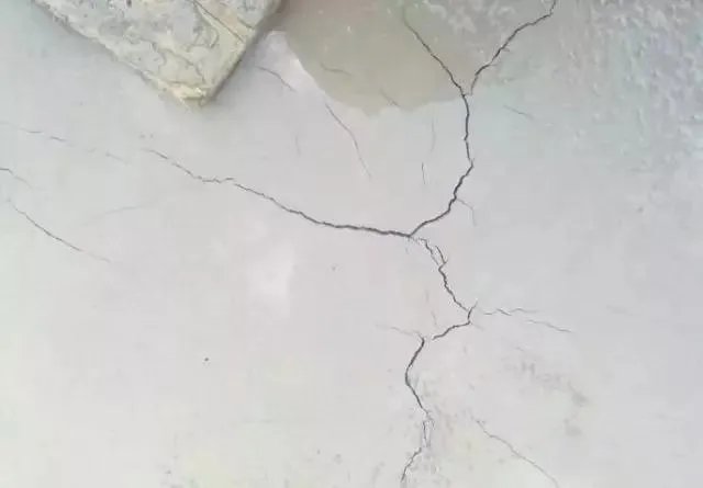混凝土6种裂缝的处理方法!