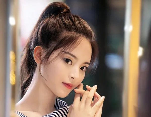 杨超越造句龙丹妮长得不行,这么爱说大实话,会不会被怼?