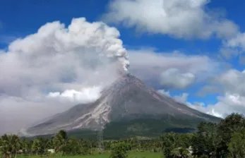印尼火山发生剧烈喷发已致13死41伤,火山喷发能提前预警吗?