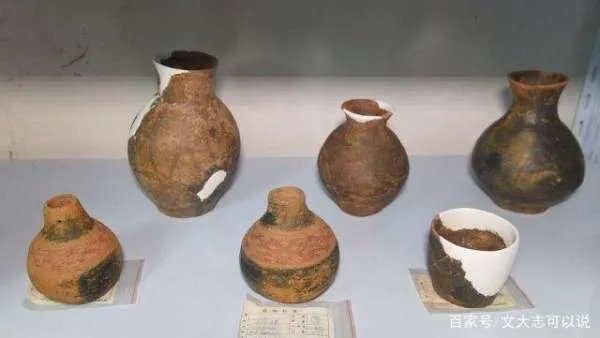 千年古墓有9条盗洞,文物却一件也没丢,专家打开石棺后发现了什么?