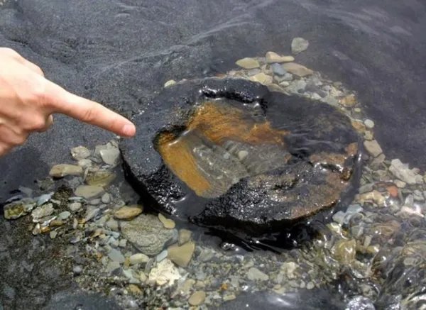 柴达木盆地发现15万年前的铁管,是谁放在那里?