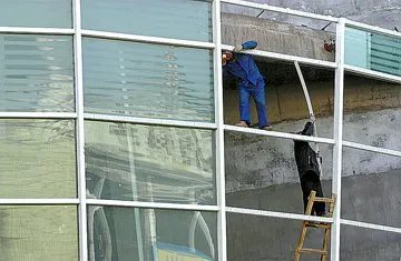 韩国工地工人55层坠落，高空作业有何注意事项？