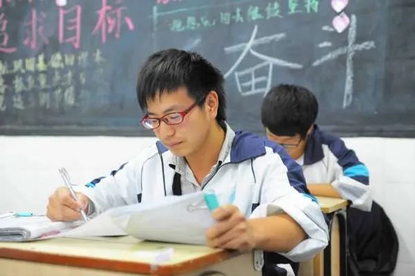 汇总来了!30省份高考分数线公布!为何有的考生查不到成绩?