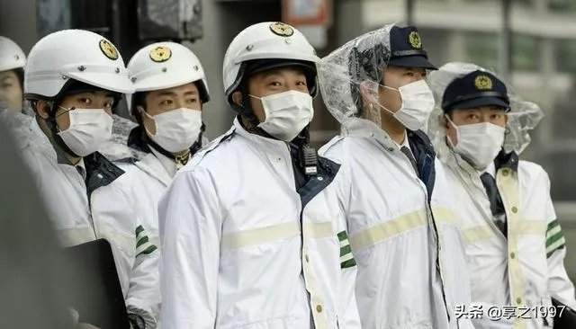 在新冠疫情逐渐加重的情况下,为何伊朗总统却反对停工停课?