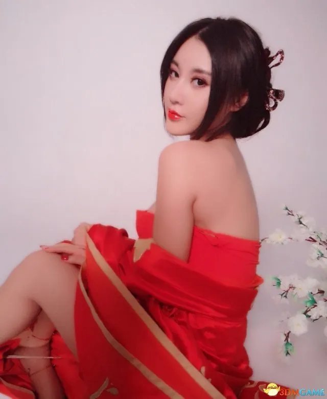 中国乳神樊玲化身美人貂蝉图赏 穿着暴露性感撩人