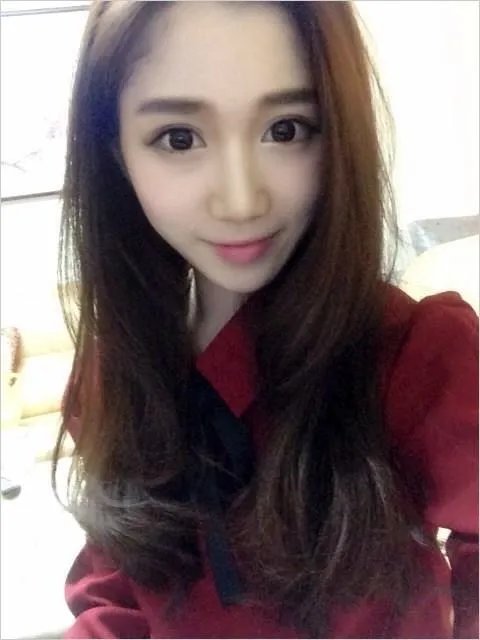 PLU游戏娱乐传媒主持人 美女主播小悠私人生活照
