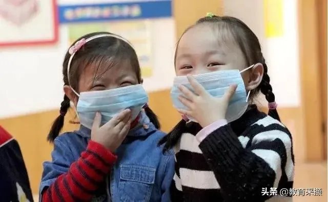 疫情时期，一位中学班主任在班级群发的道歉信，看了你有何想法？