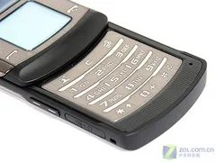 个性滑盖拍照手机 三星U900今跌破千元