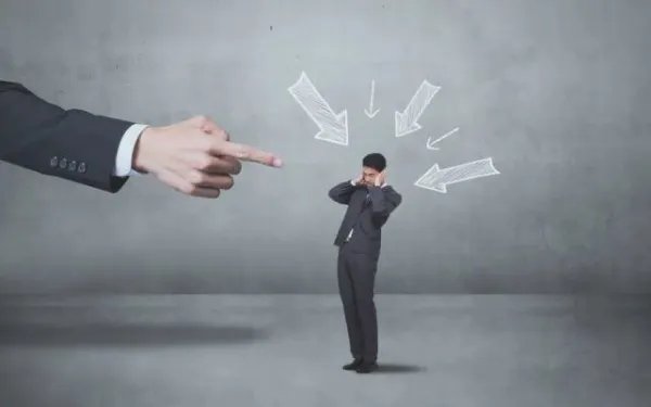 上班时间被老板骂,你会反驳领导吗?