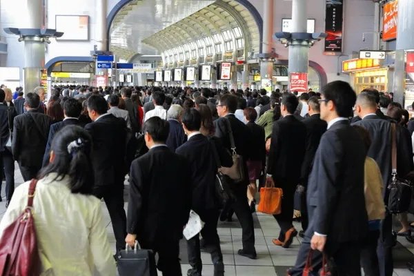 春节带娃回家,春运5种场合要警惕,别把娃弄丢了
