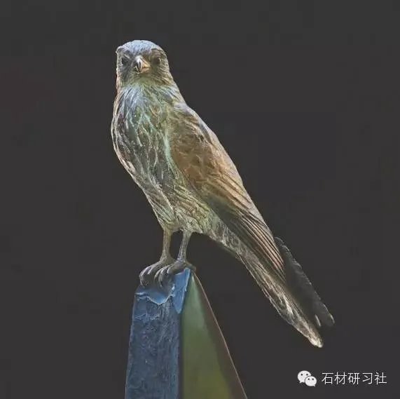 用大理石雕塑固定小动物精彩瞬间