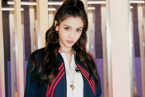 女子花费百万整容成为刘亦菲,娱乐圈有哪些行走的整容模板?