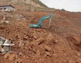 宜宾山体滑坡致使车辆被巨石砸中,山体滑坡是怎么造成的?