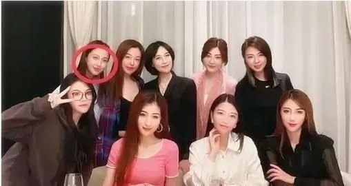 对于上海名媛群女孩的回应，你表示认可吗？